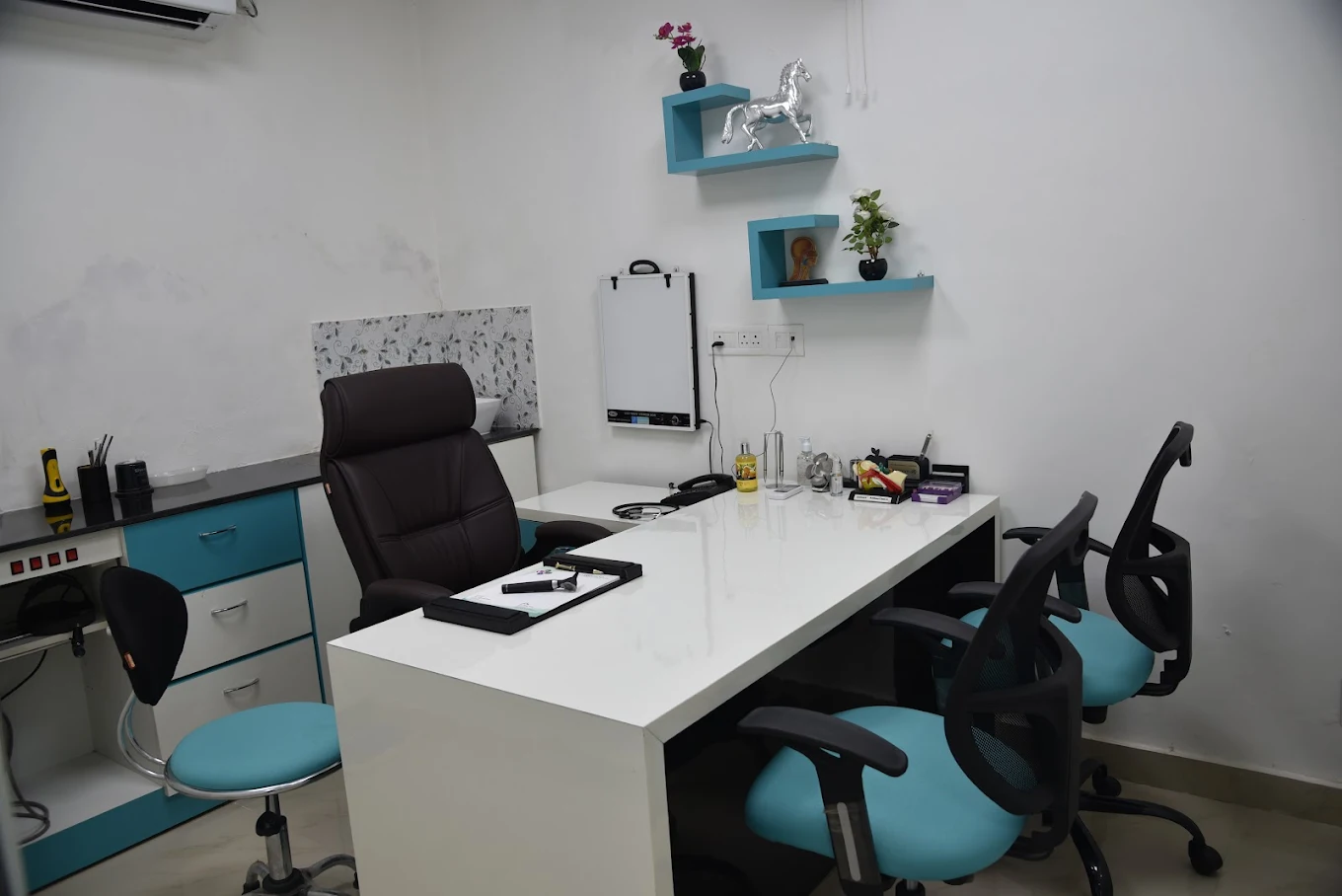 Clinic consultant room at Essense Clinic Gurgaon