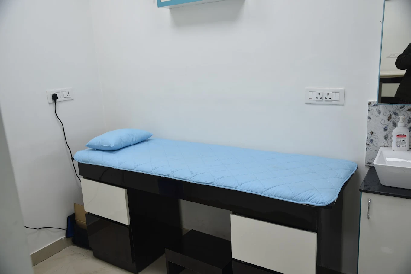 Clinic treatment room at Essense Clinic Gurgaon